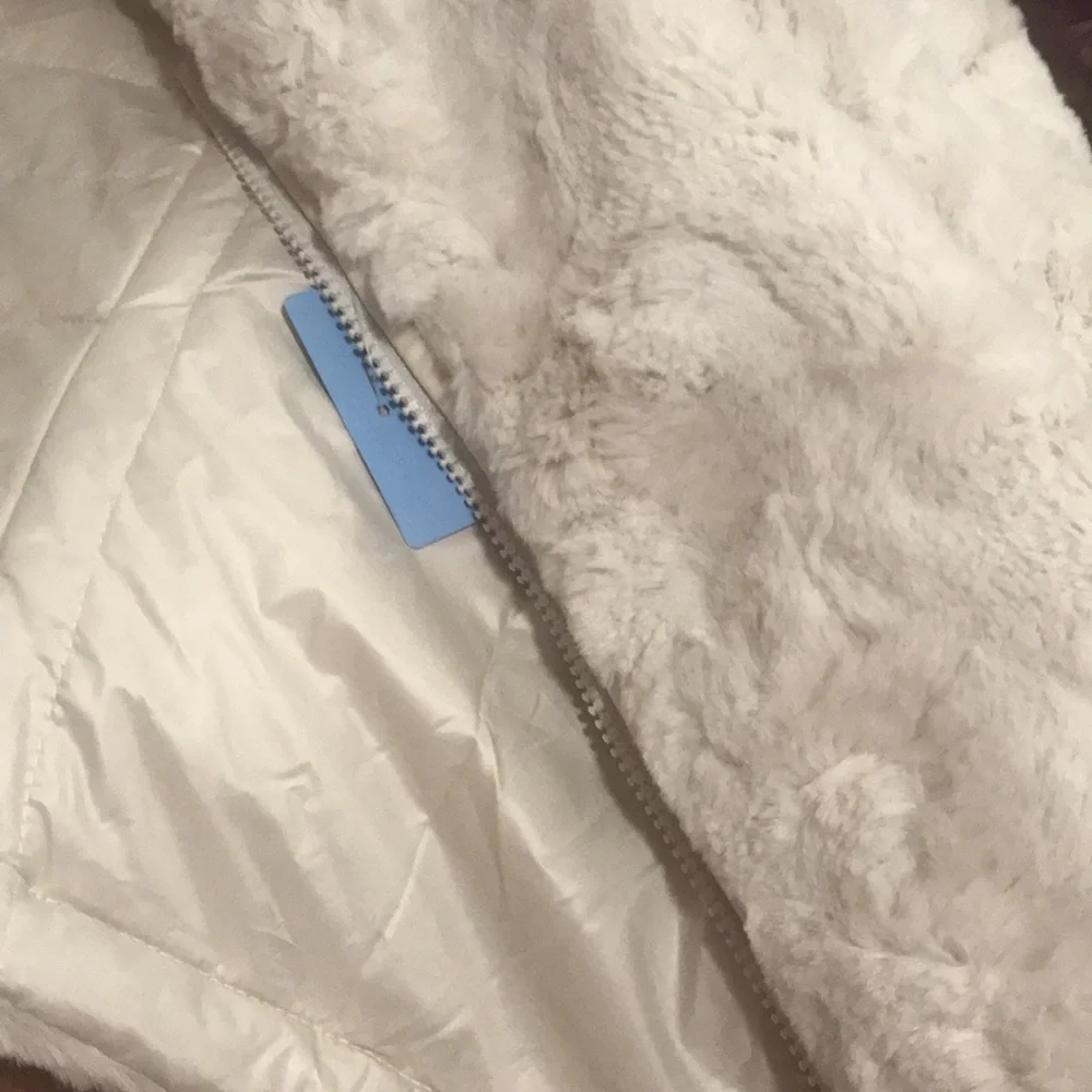 Nicole miller (2)reversible women’s faux fur vest (NO offer) please - Picture 16 of 16